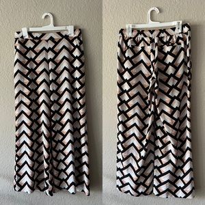 NEW YORK & COMPANY Ladies Flare Print Pants